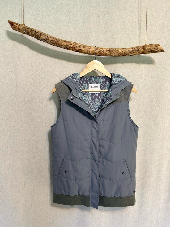 Carve Designs Jackets & Blazers - Carve Designs Quilted Vest - Cute Details - Blue/Gray